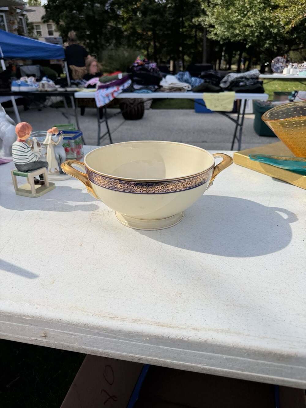 Hutschenreuther, Germany. Seven bouillon cups and saucers in ...
